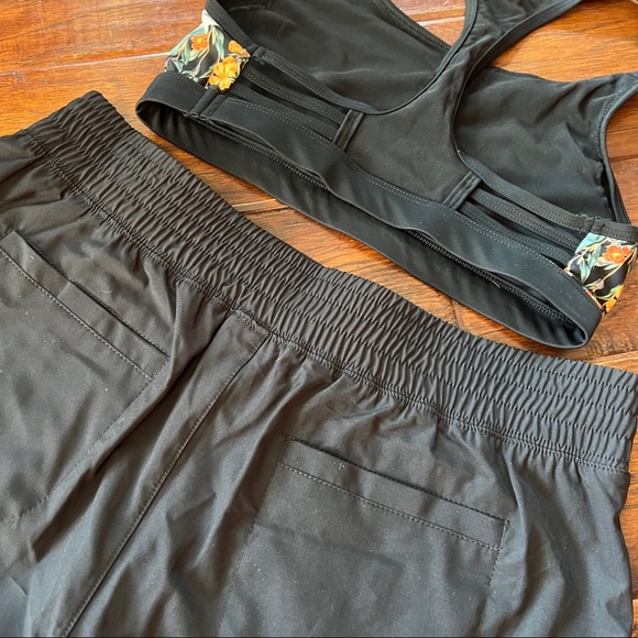 Body Glove Swim/Active top and shorts. - Picture 4 of 5